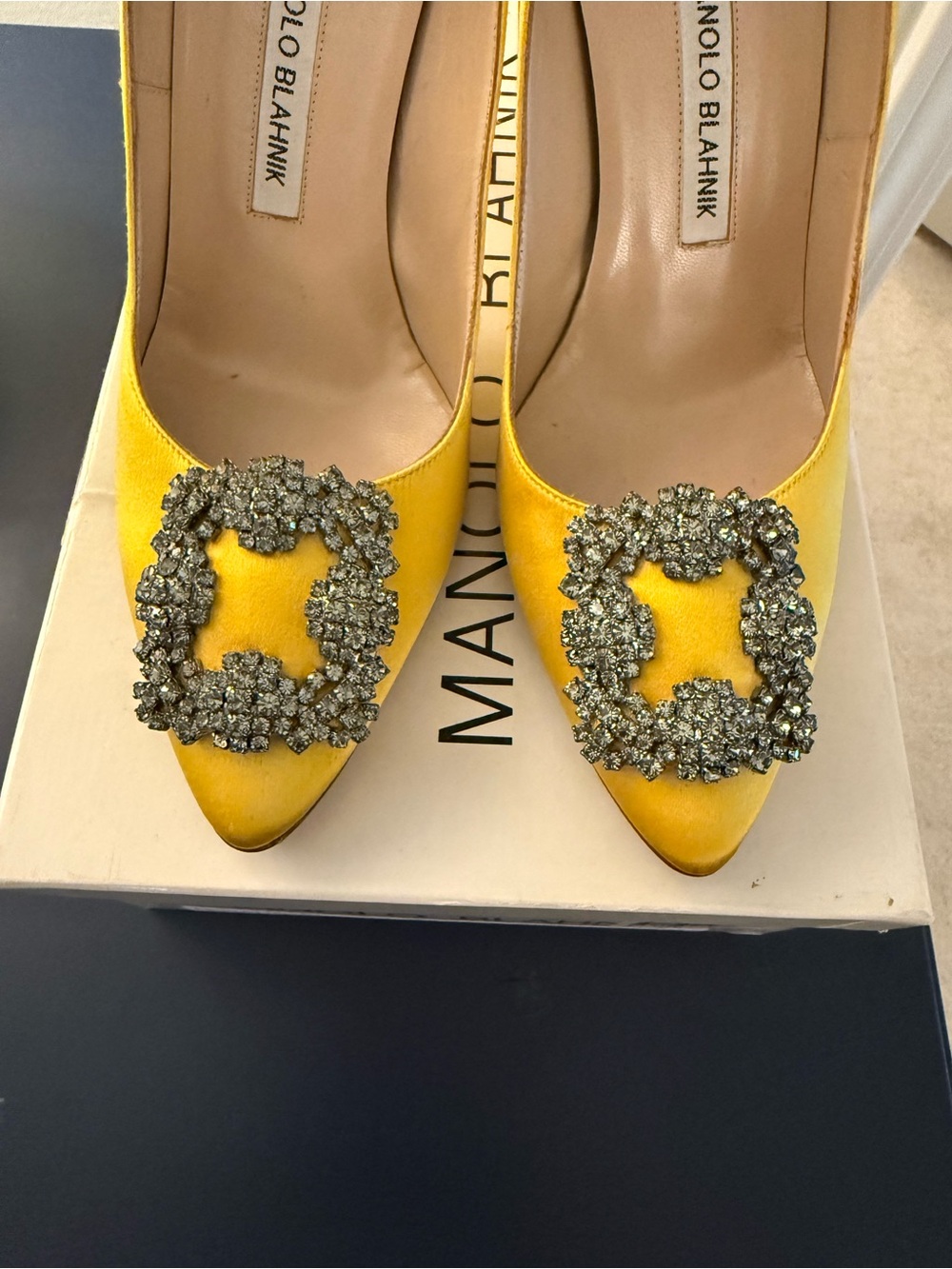 Manolo Blahnik Yellow Satin Hangisi Crystal Pump size 37.5 (US 7.5) - Picture 7 of 7